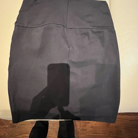 Brand new Tory Burch skirt - Picture 2 of 3